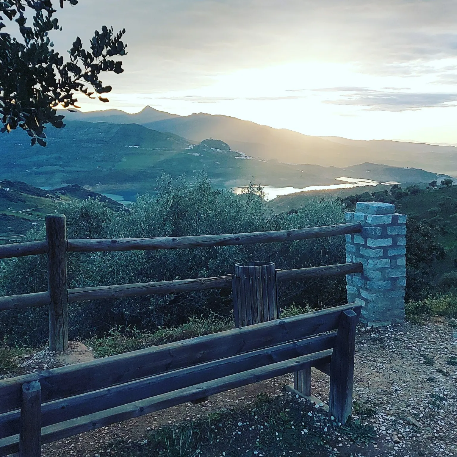 Atardecer en el entorno de El Gastor